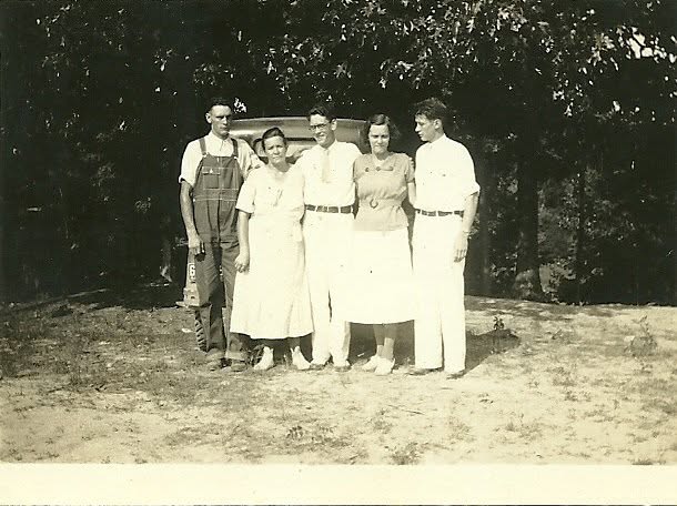 Five of Charles Hubbard Sanders and Sadie Jane Stinnett's children standing together outdoors.